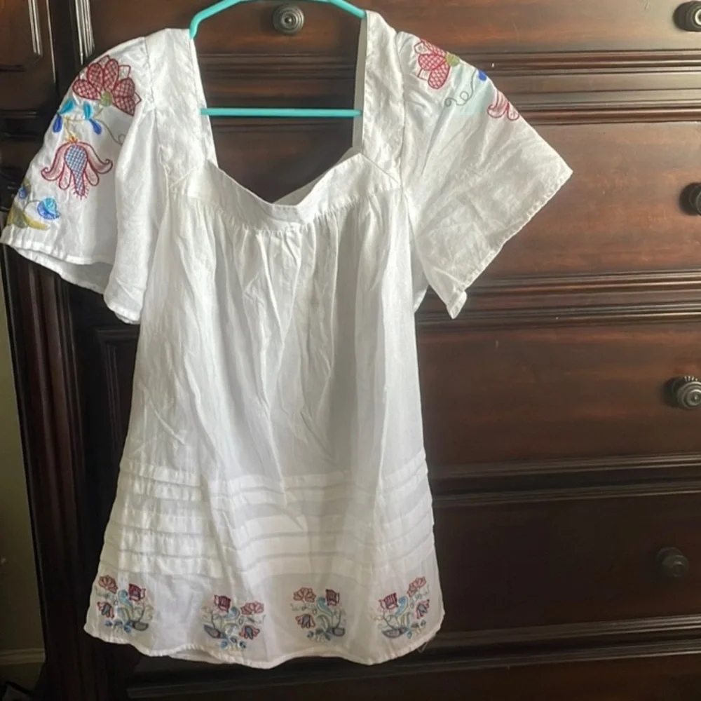 ANTHROPOLOGIE Top Embroidered Floral Colorful Cotton White Red Blue Size Medium - Picture 1 of 5